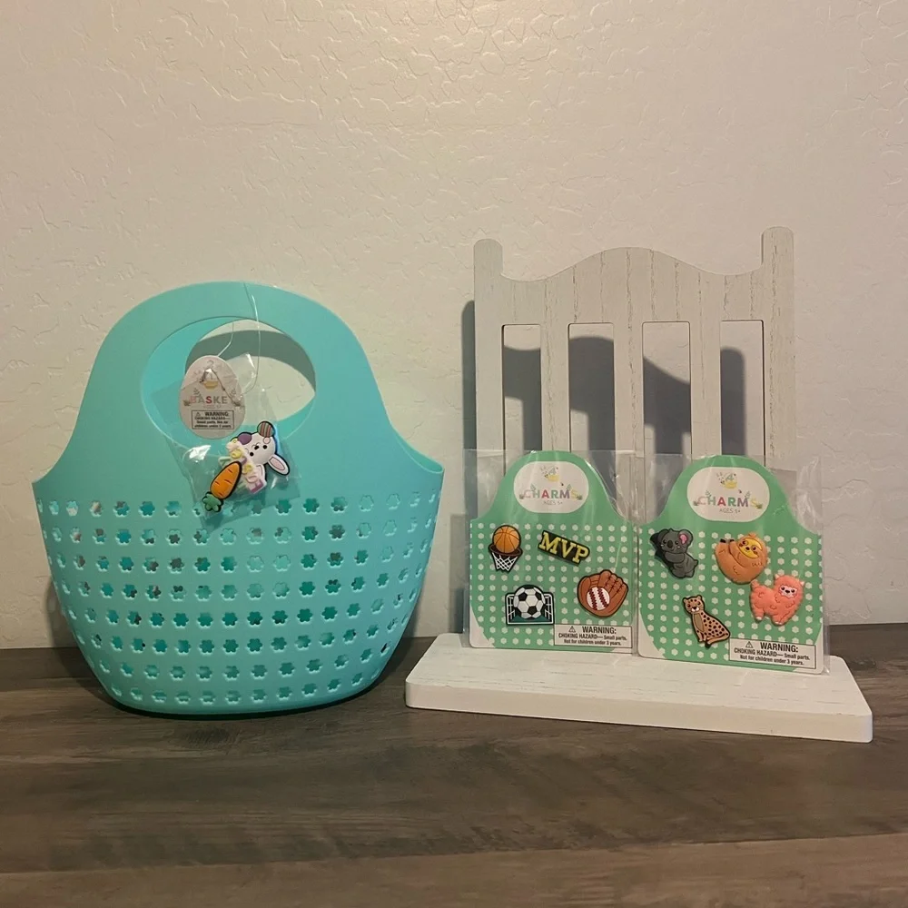 Target Bullseyes Playground Silicone Easter Basket with 2 Set of Charms -Blue